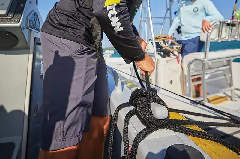 How to Use a Spring Line to Tie Up a Boat 